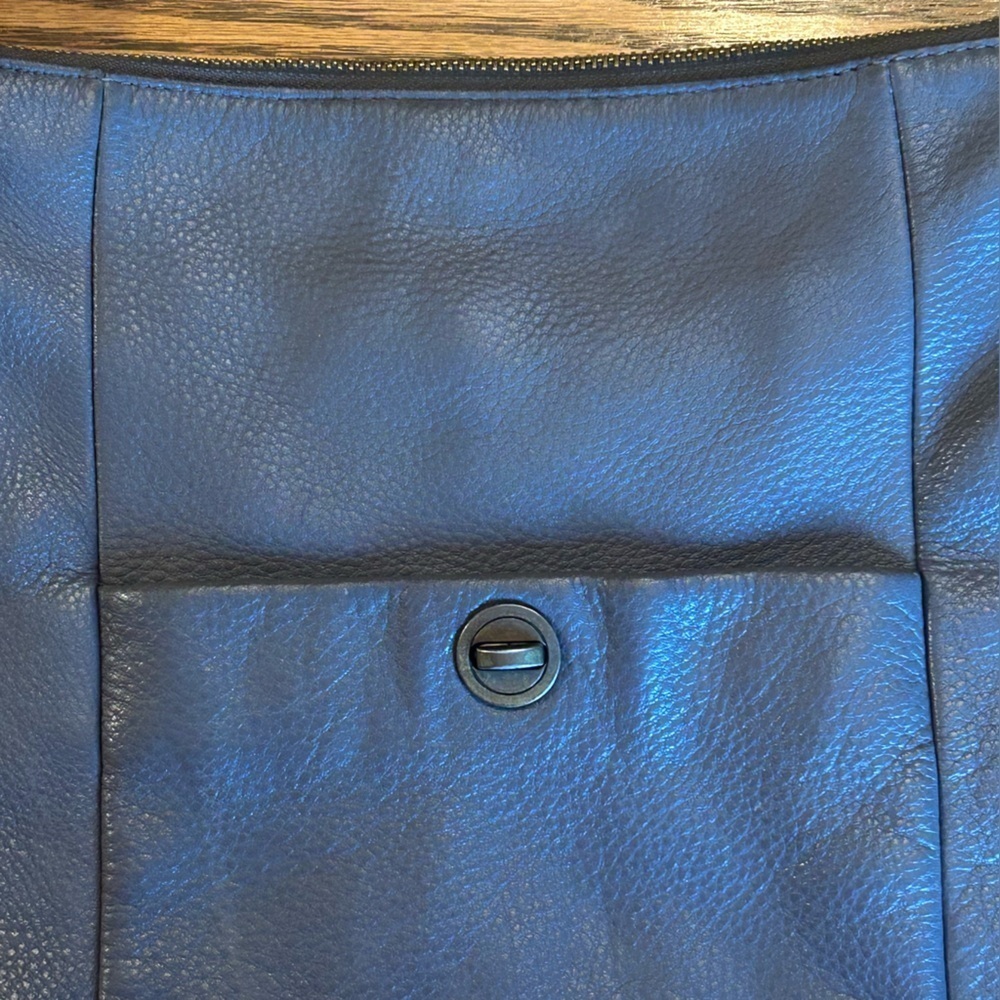 Elliott Lucca Grey Supple Leather Crossbody Bag Outside Pockets Zip Closure - Picture 11 of 15
